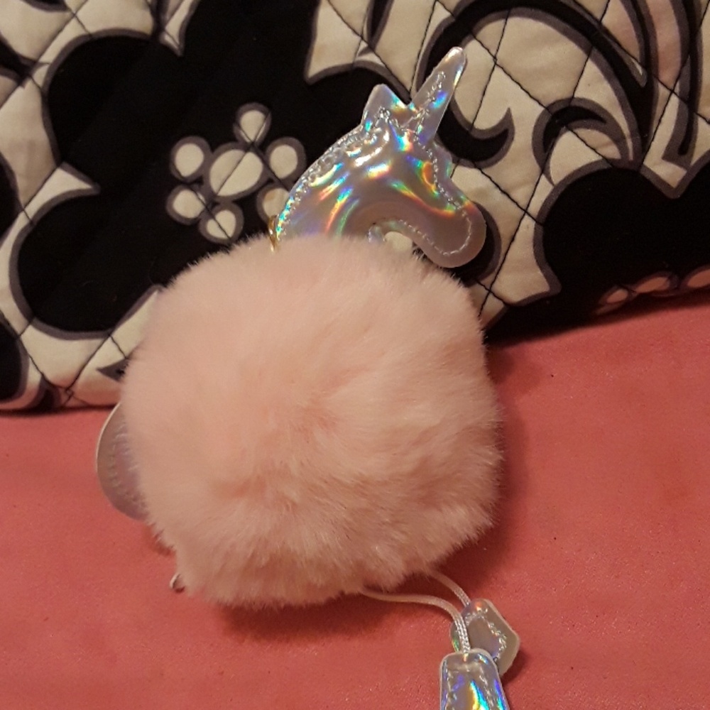 Fluffy accessory - Picture 3 of 3